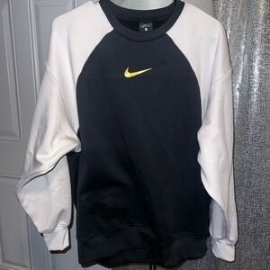 Nike Black and White Therma Sweatshirt